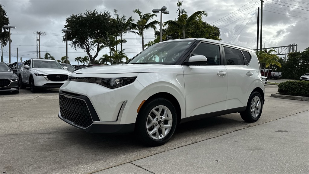 used 2023 Kia Soul car, priced at $15,490