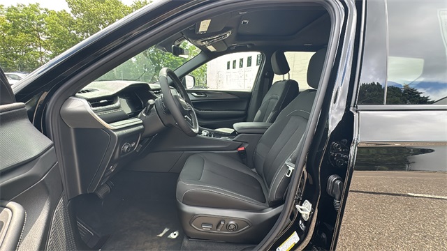 new 2025 Jeep Grand Cherokee L car, priced at $44,565