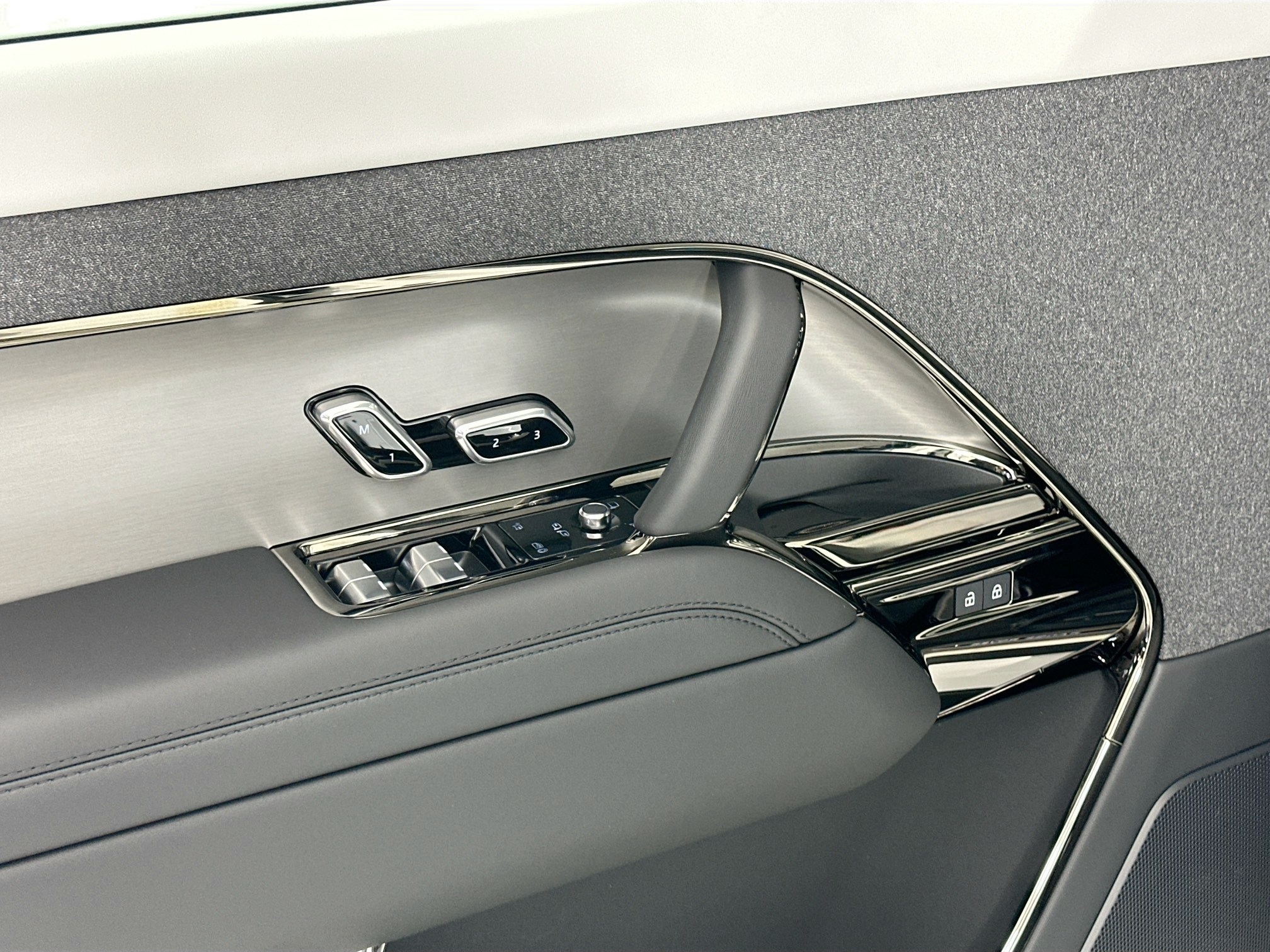 new 2025 Land Rover Range Rover Sport Plug-in Hybrid car, priced at $100,480