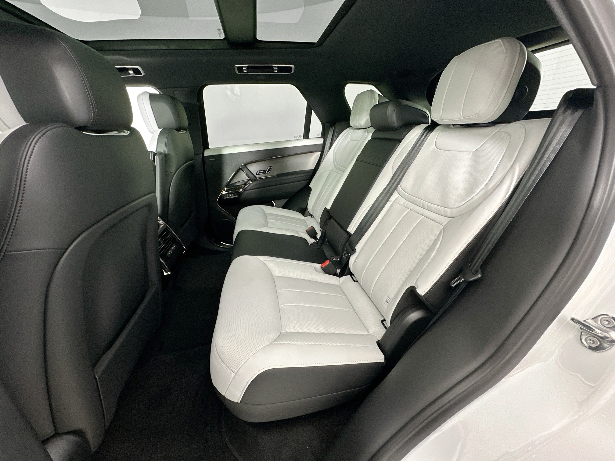 new 2025 Land Rover Range Rover Sport Plug-in Hybrid car, priced at $100,480
