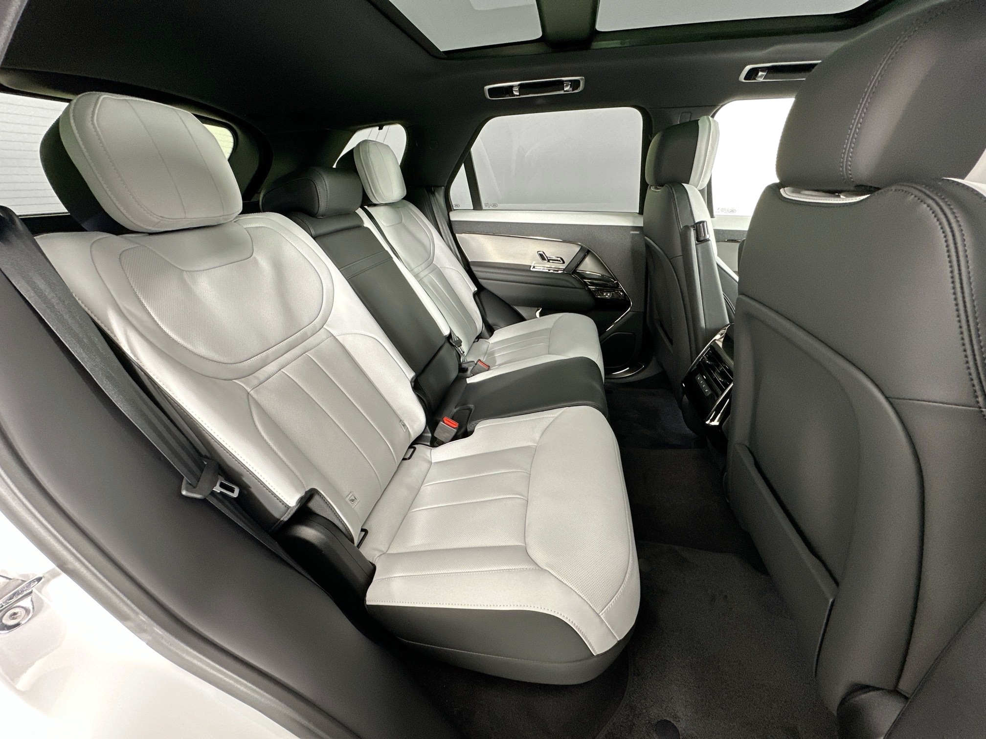 new 2025 Land Rover Range Rover Sport Plug-in Hybrid car, priced at $100,480