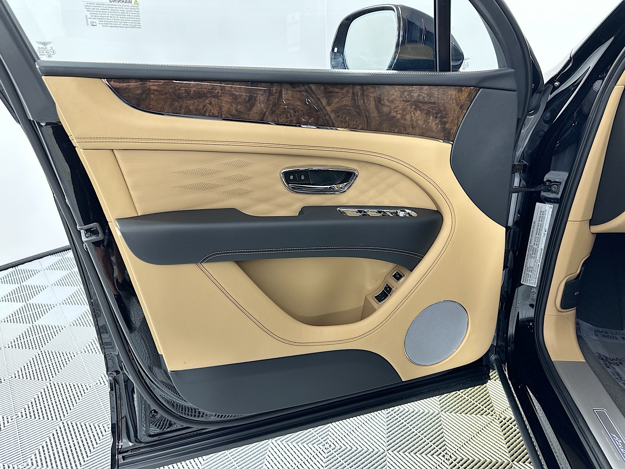 new 2025 Bentley Bentayga EWB car