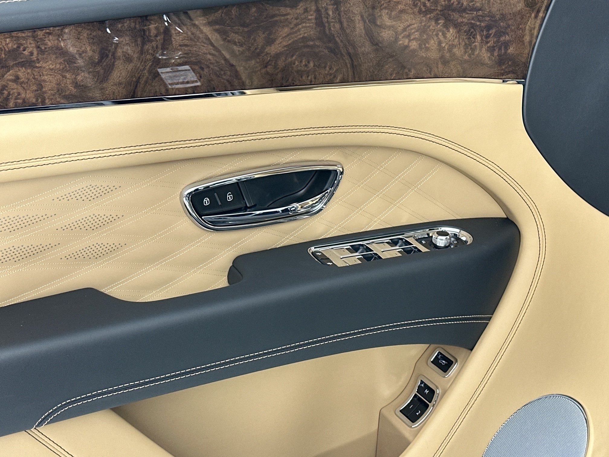 new 2025 Bentley Bentayga EWB car