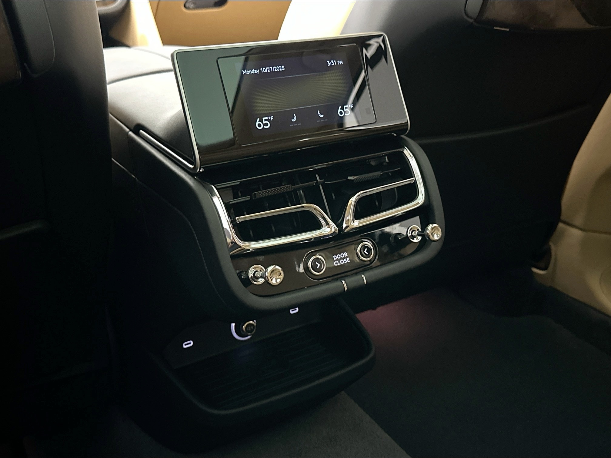 new 2025 Bentley Bentayga EWB car