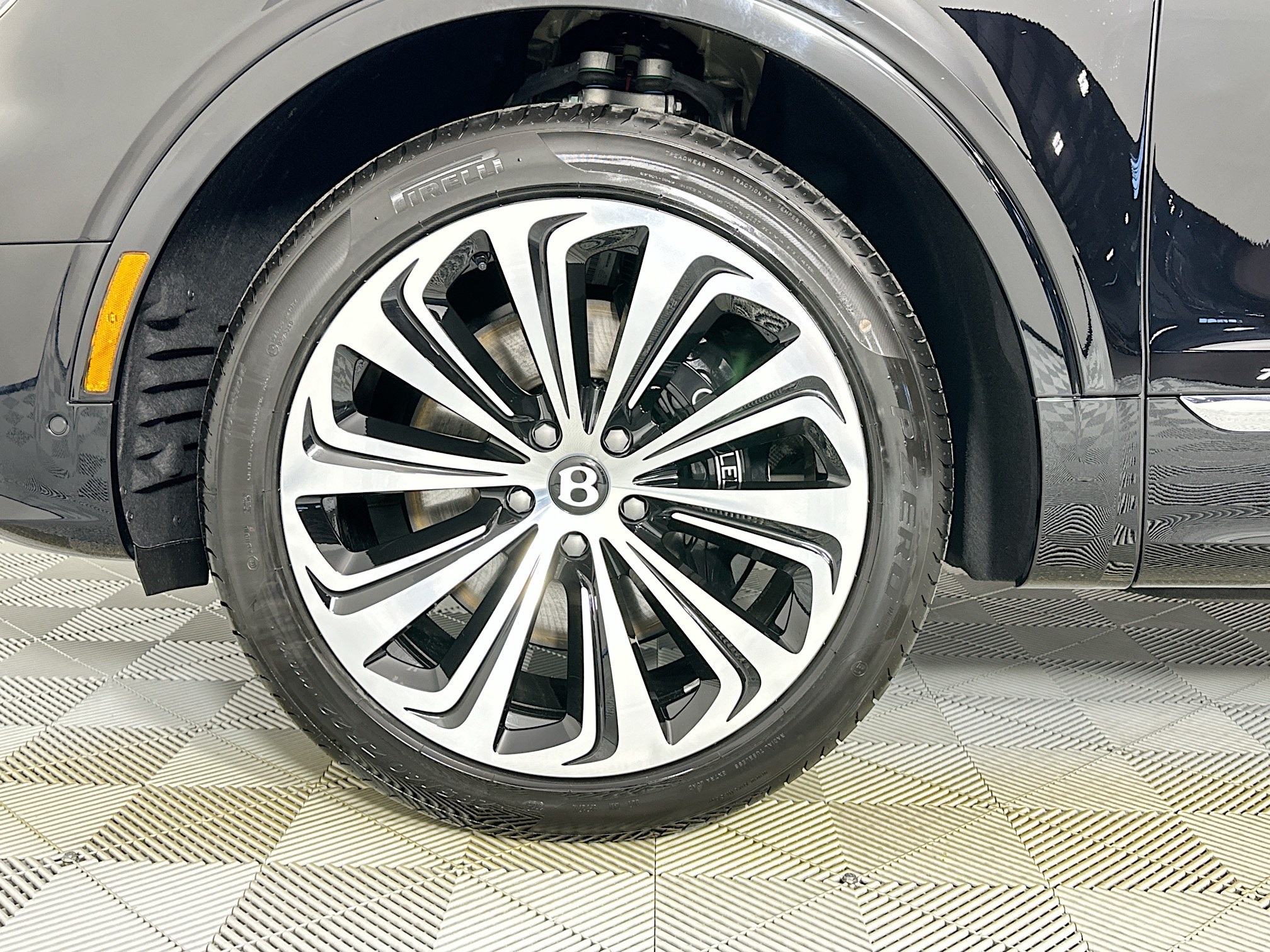 new 2025 Bentley Bentayga EWB car