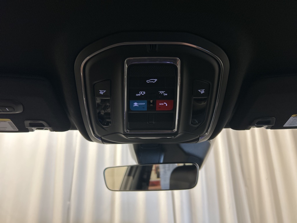 used 2025 Jeep Grand Cherokee car, priced at $43,964