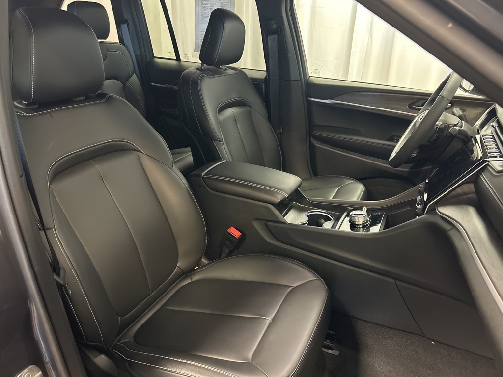used 2025 Jeep Grand Cherokee car, priced at $43,964
