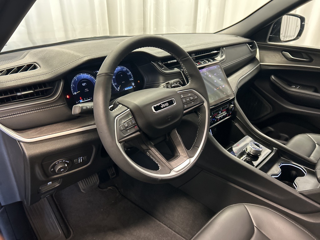 used 2025 Jeep Grand Cherokee car, priced at $43,964