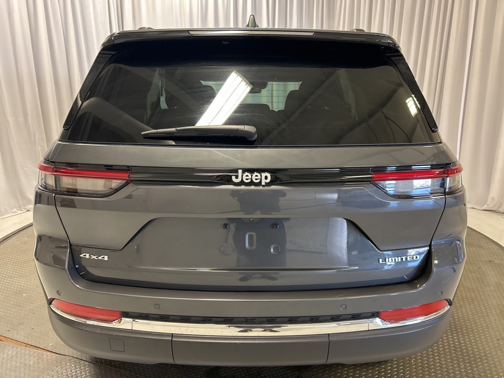 used 2025 Jeep Grand Cherokee car, priced at $43,964