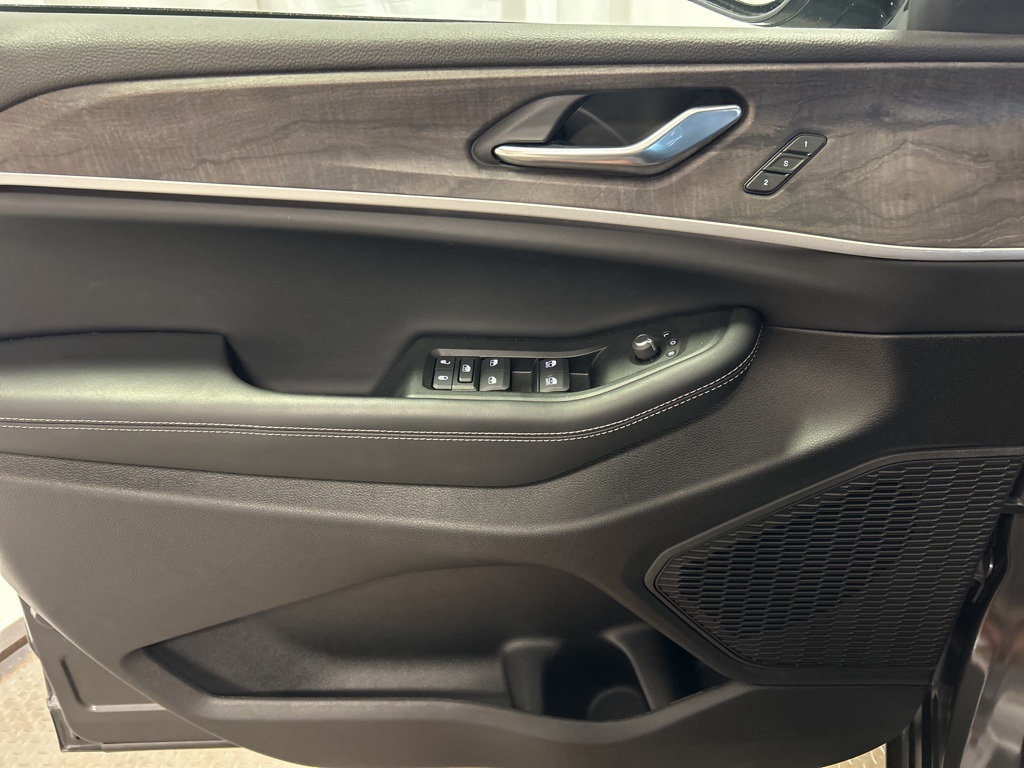 used 2025 Jeep Grand Cherokee car, priced at $43,964