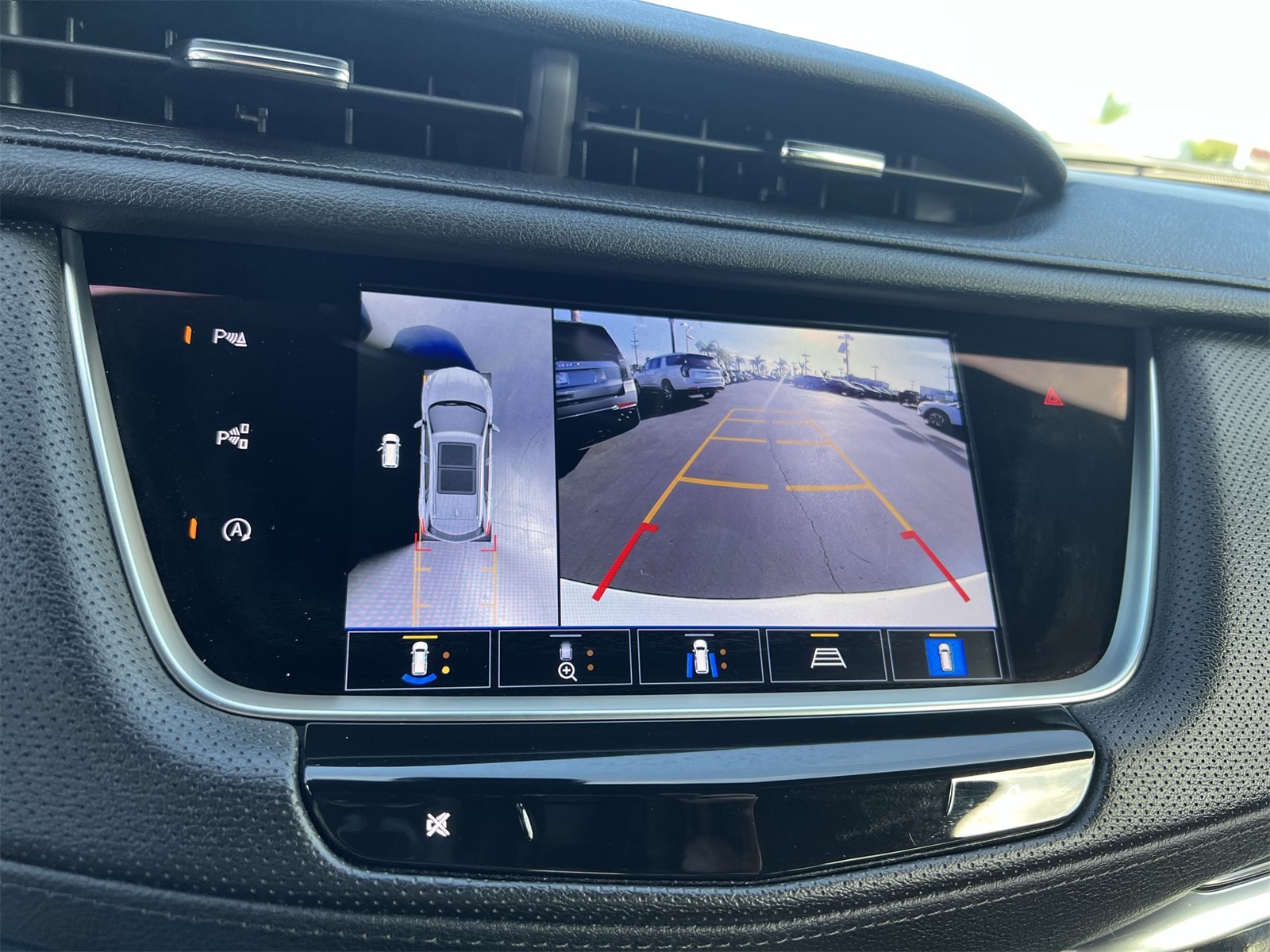 used 2023 Cadillac XT5 car, priced at $38,991