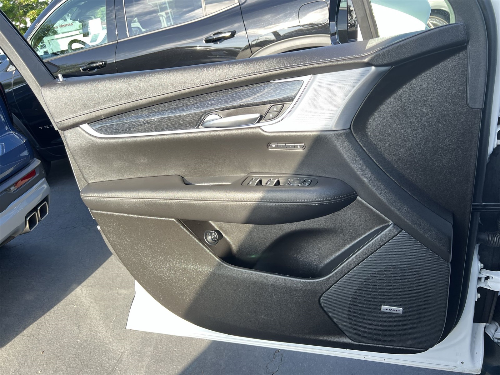 used 2023 Cadillac XT5 car, priced at $38,991