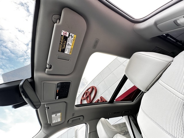 new 2025 Toyota Grand Highlander car