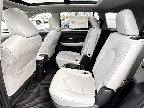 new 2025 Toyota Grand Highlander car