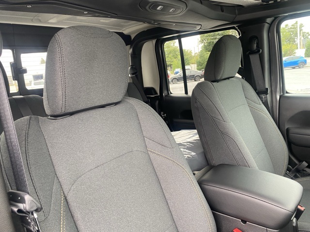 new 2025 Jeep Gladiator car, priced at $40,459