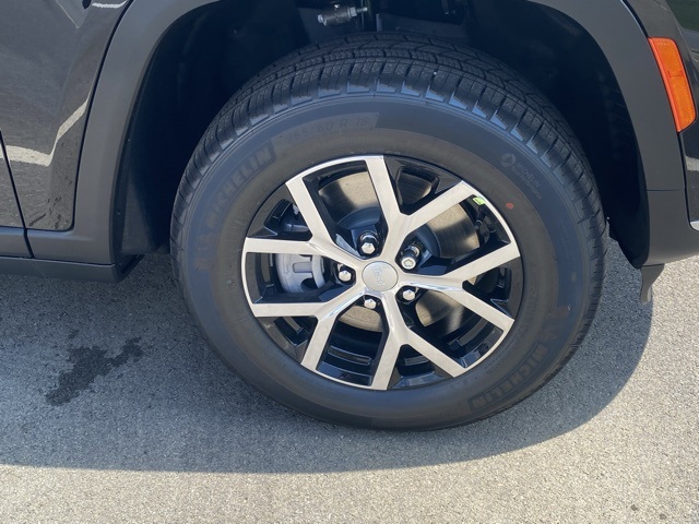 new 2025 Jeep Grand Cherokee L car, priced at $42,879