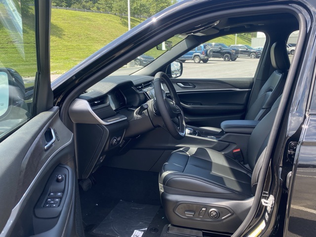 new 2025 Jeep Grand Cherokee L car, priced at $42,879
