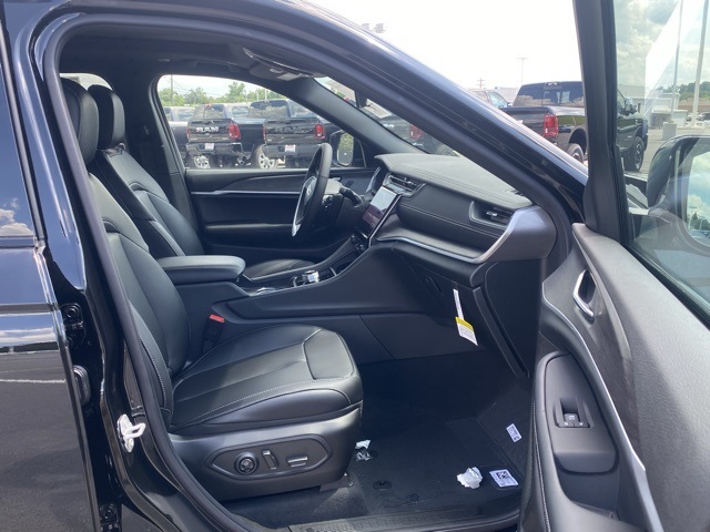 new 2025 Jeep Grand Cherokee L car, priced at $42,879