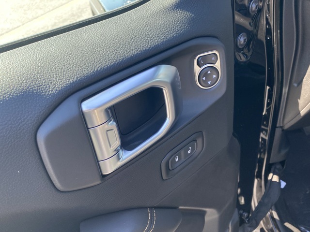 new 2025 Jeep Gladiator car, priced at $40,570