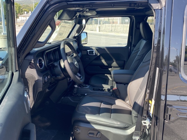 new 2025 Jeep Gladiator car, priced at $40,570