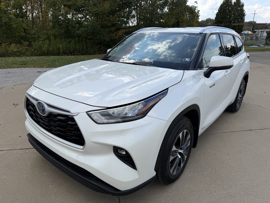 used 2020 Toyota Highlander Hybrid car, priced at $34,903