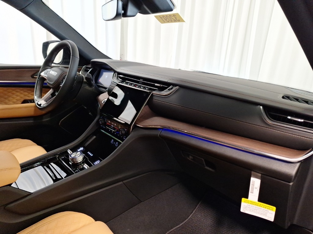 new 2025 Jeep Grand Cherokee L car, priced at $63,175