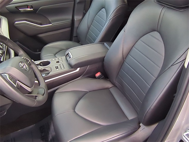 used 2024 Toyota Highlander car, priced at $39,911