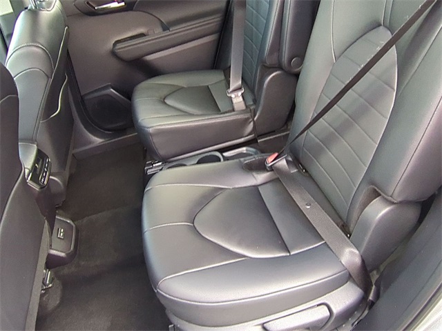 used 2024 Toyota Highlander car, priced at $39,911
