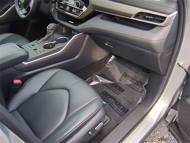 used 2024 Toyota Highlander car, priced at $39,911