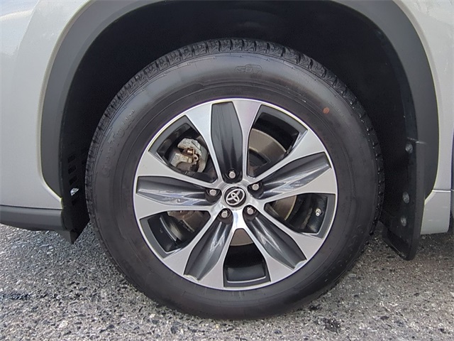 used 2024 Toyota Highlander car, priced at $39,911