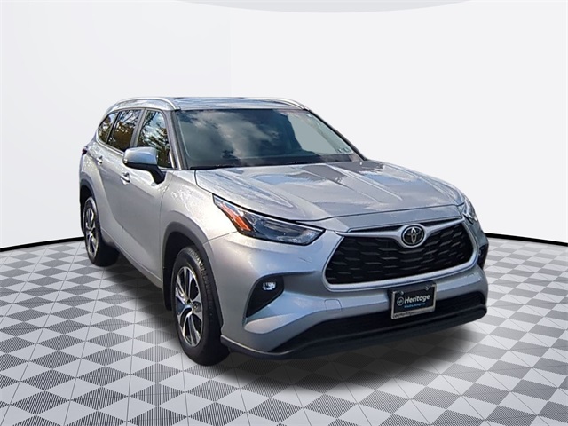 used 2024 Toyota Highlander car, priced at $39,911