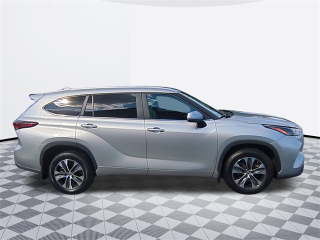 used 2024 Toyota Highlander car, priced at $39,911