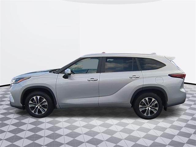 used 2024 Toyota Highlander car, priced at $39,911