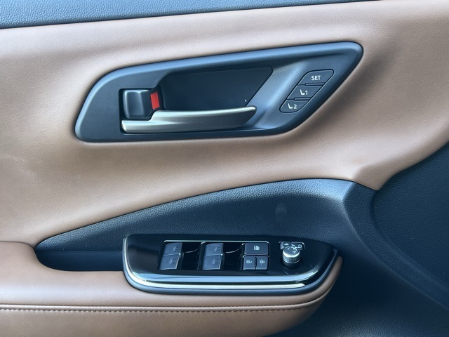 new 2025 Toyota Crown Signia car