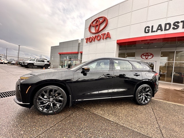 new 2025 Toyota Crown Signia car