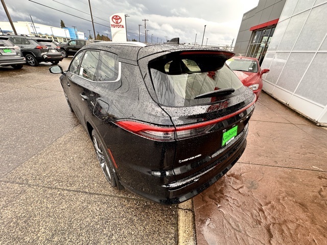 new 2025 Toyota Crown Signia car