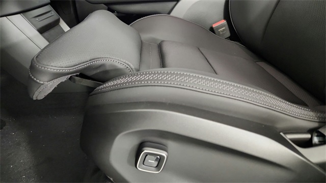 new 2025 Volvo EX90 car, priced at $97,470