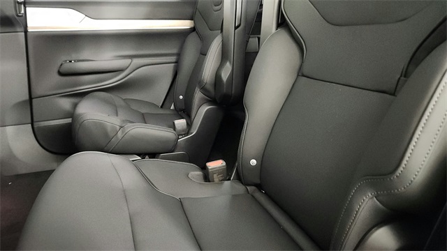 new 2025 Volvo EX90 car, priced at $97,470