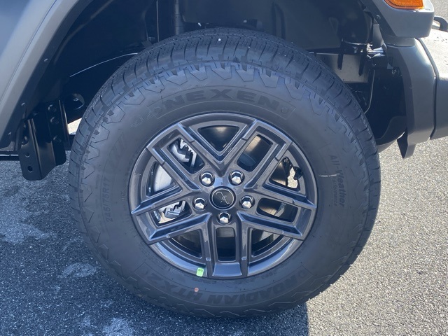 new 2025 Jeep Wrangler car, priced at $41,010