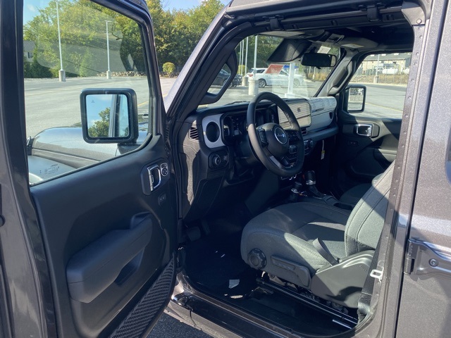 new 2025 Jeep Wrangler car, priced at $41,010