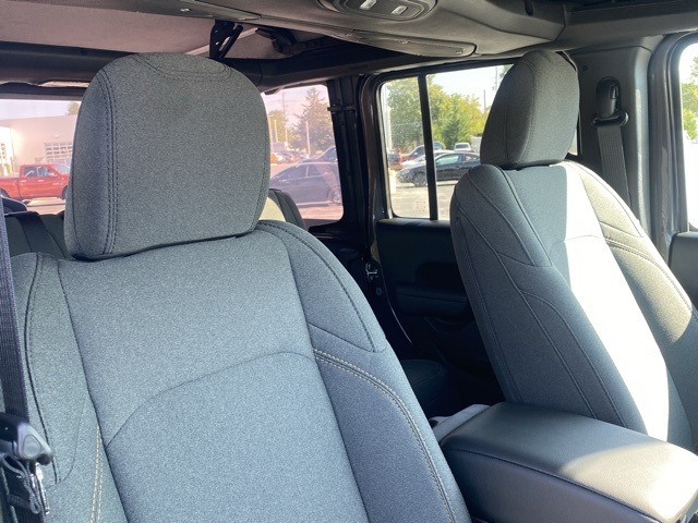 new 2025 Jeep Wrangler car, priced at $41,010