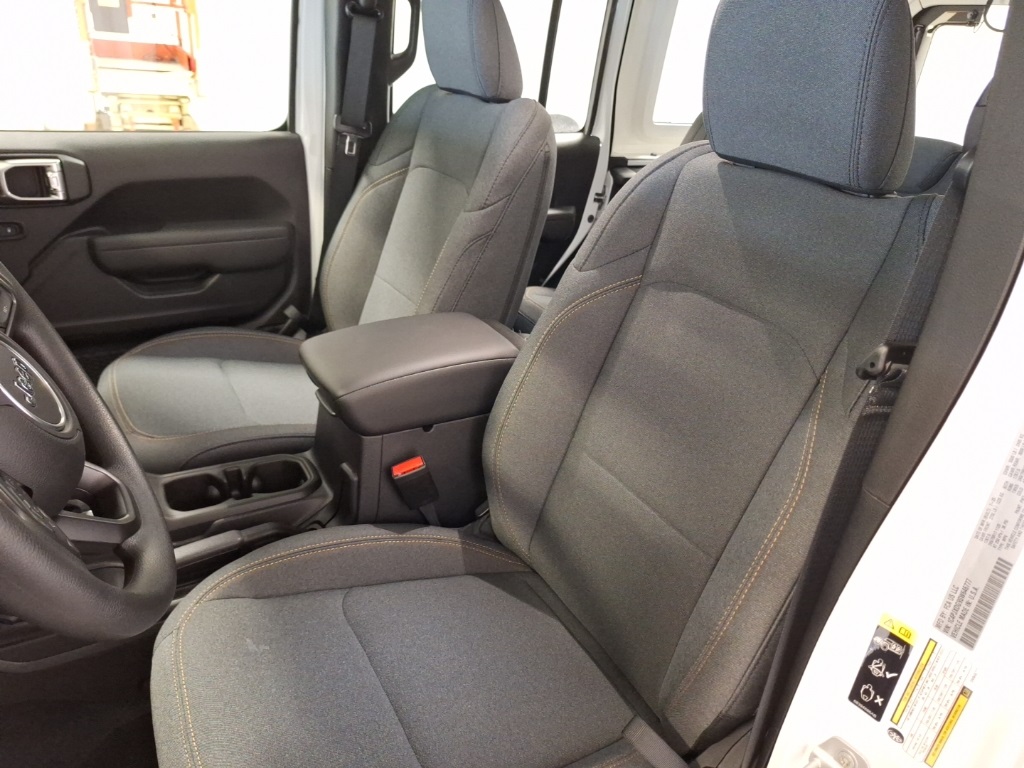 new 2025 Jeep Wrangler car, priced at $52,533