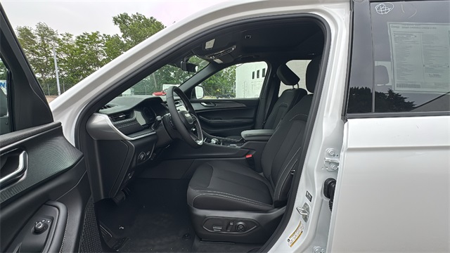 new 2025 Jeep Grand Cherokee car, priced at $42,318