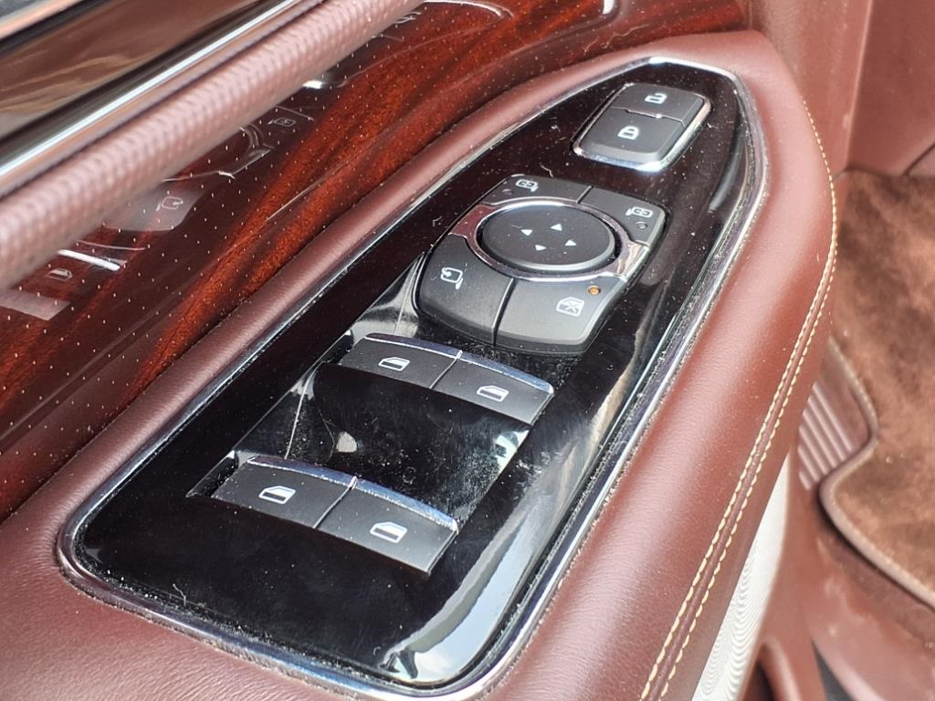 used 2021 Lincoln Navigator car, priced at $53,900