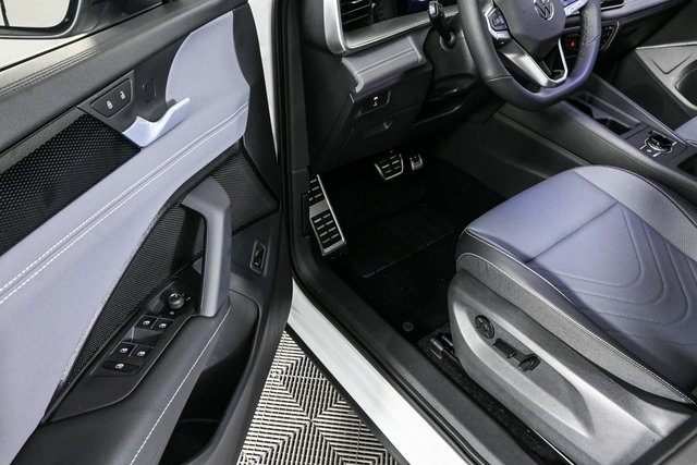 new 2025 Volkswagen Tiguan car, priced at $40,256