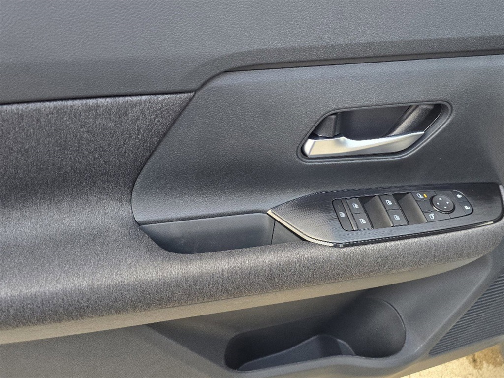 new 2025 Nissan Kicks car, priced at $24,355