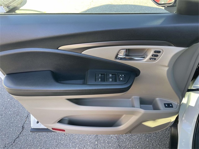 used 2022 Honda Pilot car, priced at $29,644