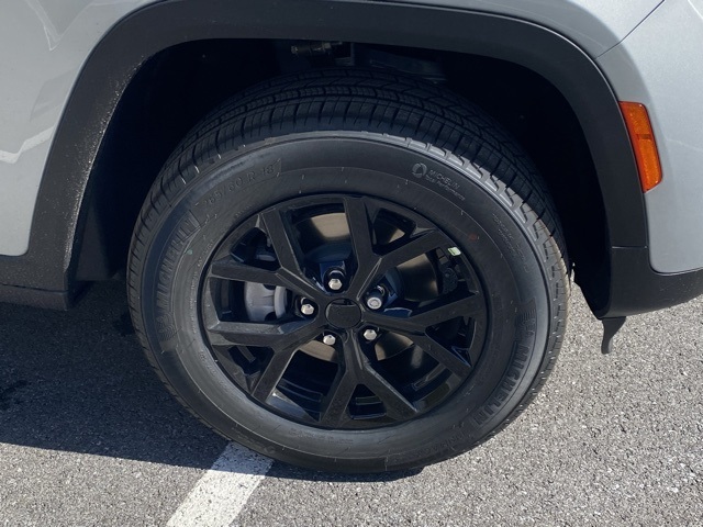 new 2025 Jeep Grand Cherokee car, priced at $38,820