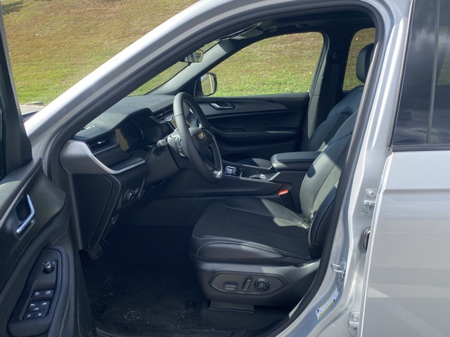 new 2025 Jeep Grand Cherokee car, priced at $38,820