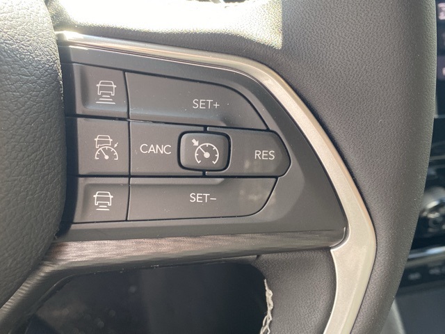 new 2025 Jeep Grand Cherokee car, priced at $38,820